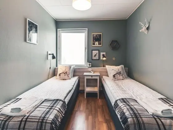 Tek Büyük veya İki Ayrı Yataklı Oda, Ortak Banyo