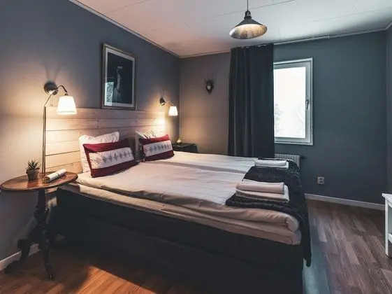 Tek Büyük veya İki Ayrı Yataklı Oda, Ortak Banyo