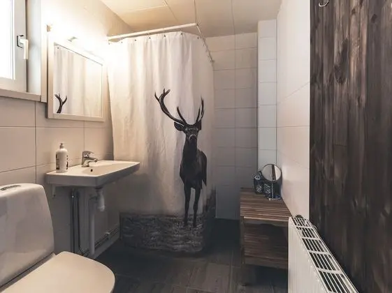 Tek Büyük veya İki Ayrı Yataklı Oda, Ortak Banyo