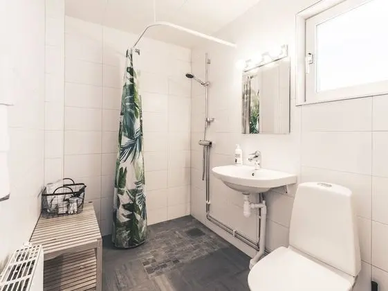 Tek Büyük veya İki Ayrı Yataklı Oda, Ortak Banyo