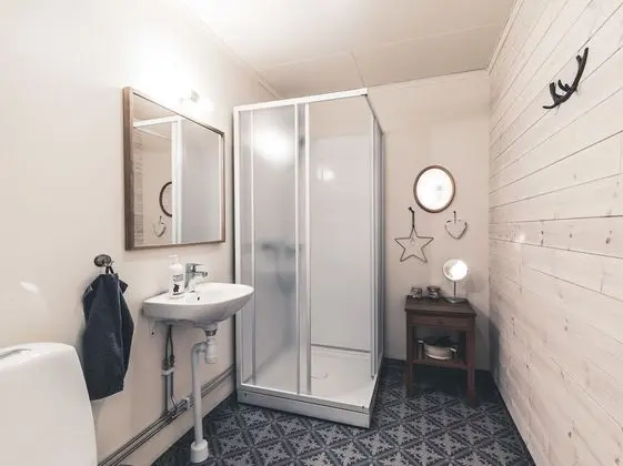 Tek Büyük veya İki Ayrı Yataklı Oda, Ortak Banyo