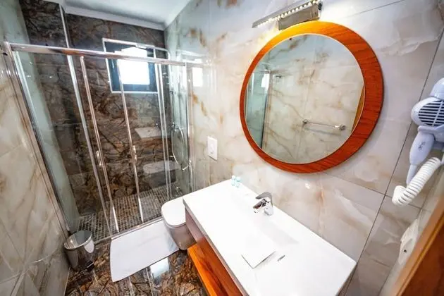 Deluxe Tek Büyük veya İki Ayrı Yataklı Oda, Balkon