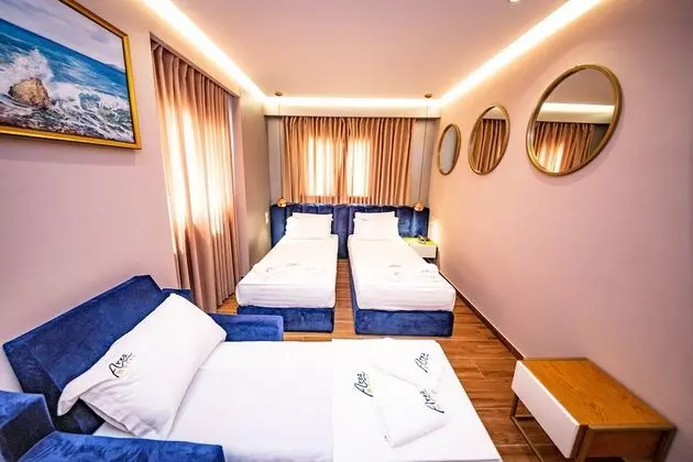 Deluxe Üç Kişilik Oda, Balkon, Havuz Manzaralı