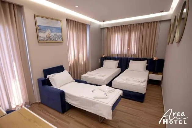 Deluxe Üç Kişilik Oda, Balkon, Havuz Manzaralı