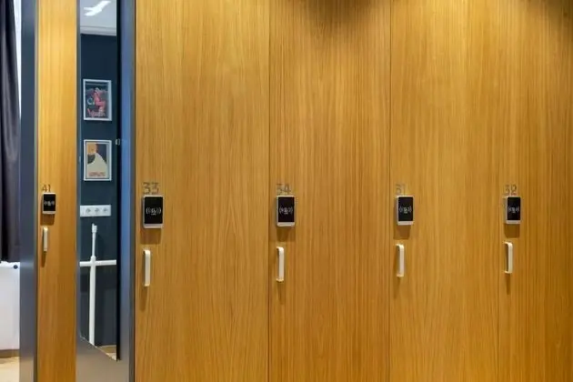 Single Capsule with Front Entrance