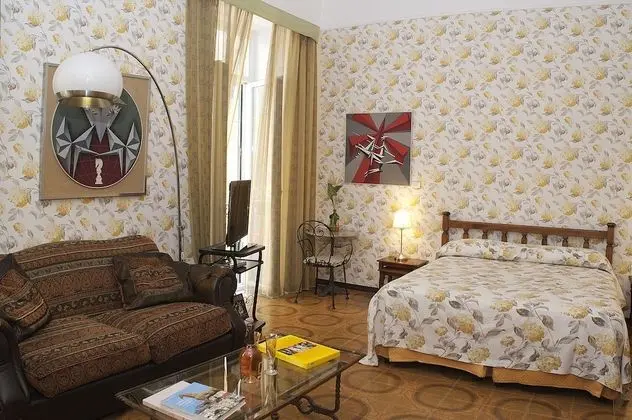 Üç Kişilik Oda