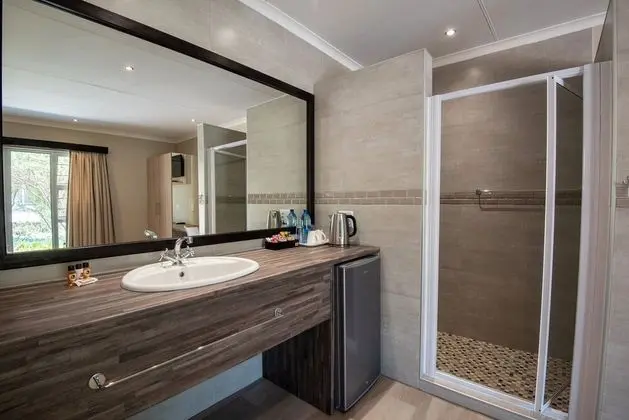 Standard Tek Büyük veya İki Ayrı Yataklı Oda, Veranda, Bahçe Manzaralı
