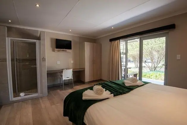 Standard Tek Büyük veya İki Ayrı Yataklı Oda, Veranda, Bahçe Manzaralı