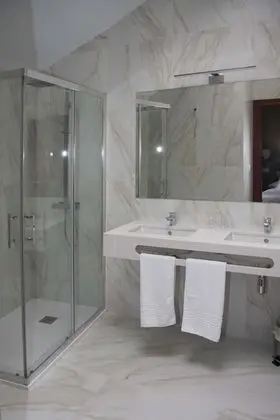 Superior Tek Büyük veya İki Ayrı Yataklı Oda