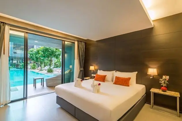 Deluxe Pool Access Room