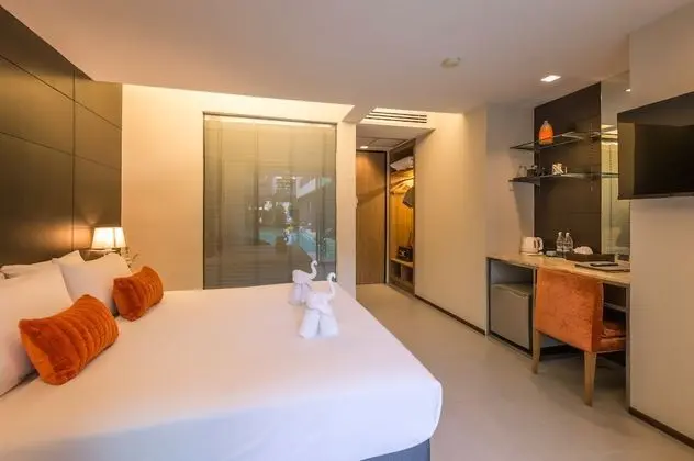 Deluxe Pool Access Room