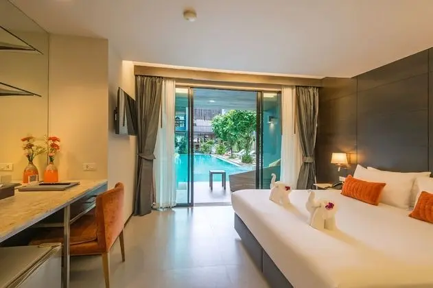 Deluxe Pool Access Room