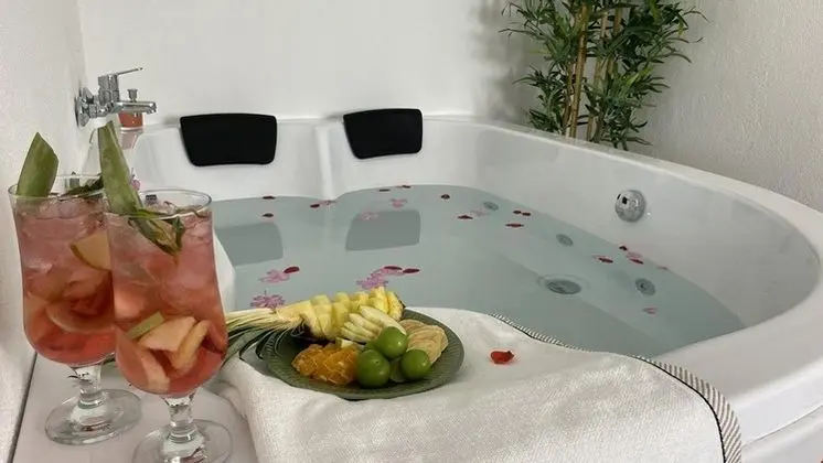 Deluxe Jakuzili Suite, Deniz ve Dağ Manzaralı, Jakuzili