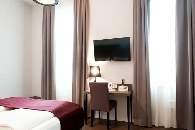 Comfort Tek Büyük Yataklı Oda