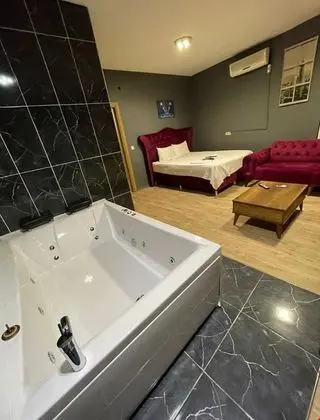 Deluxe Jakuzili Oda