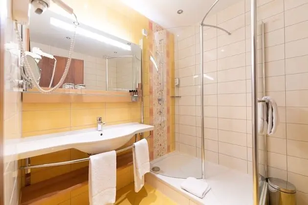 Comfort Tek Büyük veya İki Ayrı Yataklı Oda