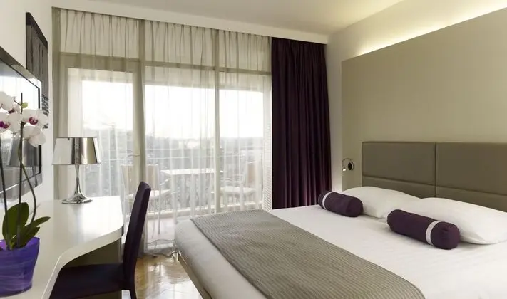 Tek Büyük veya İki Ayrı Yataklı Oda (Sea Side)