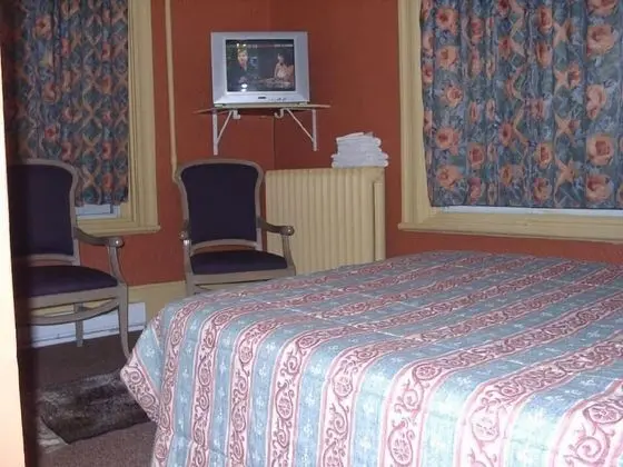 Oda, 1 Çift Kişilik Yatak, Ortak Banyo
