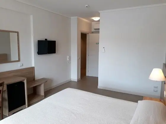 Panoramic Tek Büyük veya İki Ayrı Yataklı Oda, Balkon, Göl Kenarı