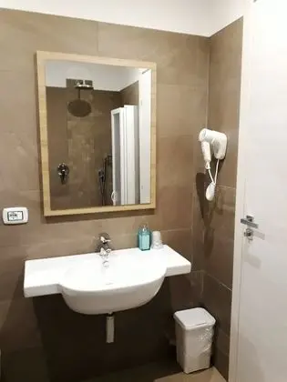 Panoramic Tek Büyük veya İki Ayrı Yataklı Oda, Balkon, Göl Kenarı