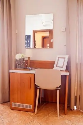 Tek Büyük Yataklı Oda, 2 Tek Kişilik Yatak