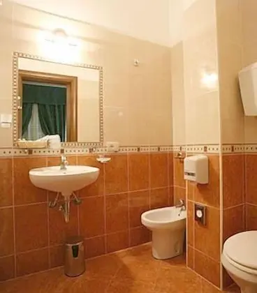 Tek Büyük Yataklı Oda, 2 Tek Kişilik Yatak