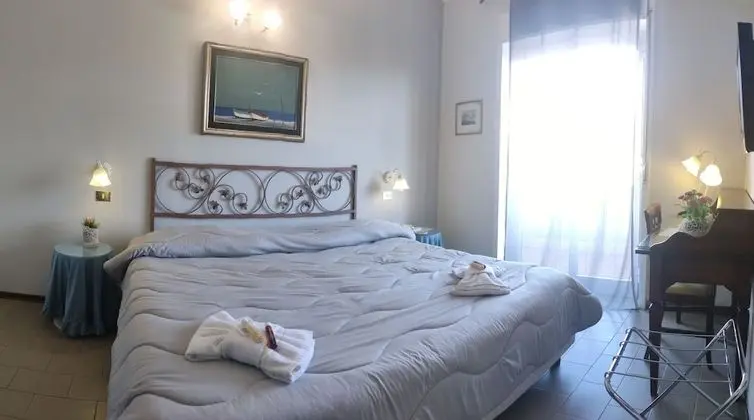 Basic Tek Büyük Yataklı Oda