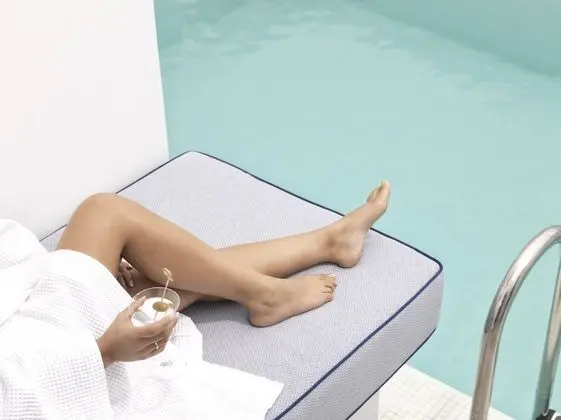 Junior Dört Kişilik Oda, Havuz Manzaralı (Shared Swimming Pool)