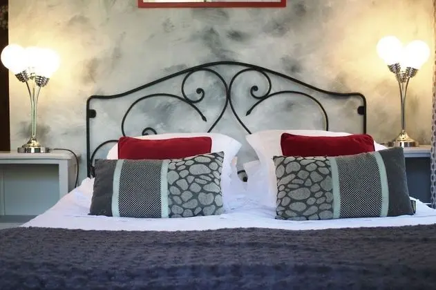 Comfort Tek Büyük Yataklı Oda (La Roseraie)