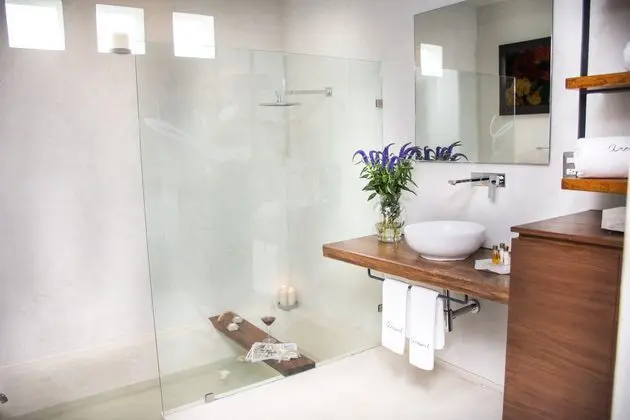 Oda Deluxe King Bed