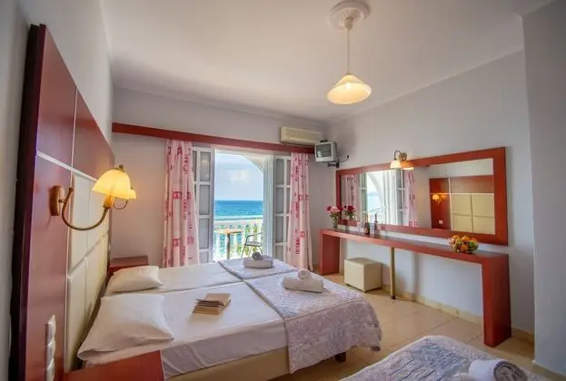 Standard double or Twin room, side sea view