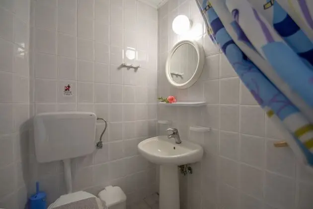 Standard double or Twin room, side sea view