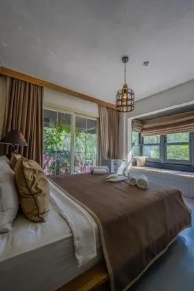 Deluxe Oda, Havuz ve Bahçe Manzaralı, 2. Kat