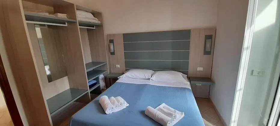 Classic Stüdyo, Ek Bina