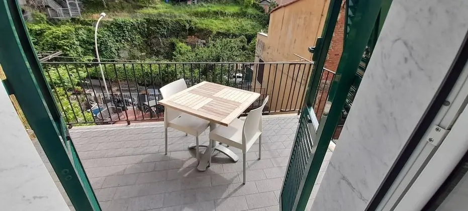 Classic Stüdyo, Ek Bina