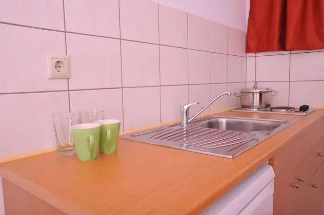 Apart Daire, 1 Yatak Odası, Balkon, Bahçe Manzaralı