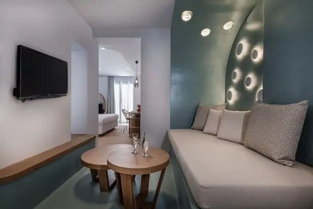 Achilles Superior Suite with steam bath and outdoor hottub