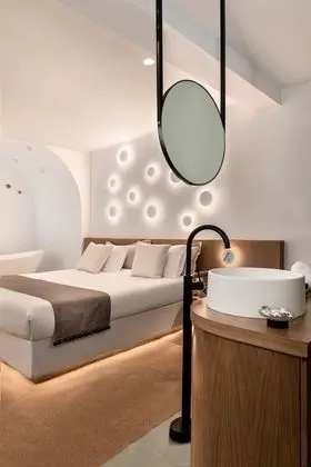 Achilles Superior Suite with steam bath and outdoor hottub