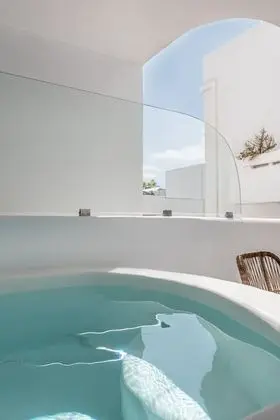 Achilles Superior Suite with steam bath and outdoor hottub