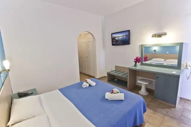 1 Çift Kişilik Veya 2 Tek Kişilik Yatak Pool View