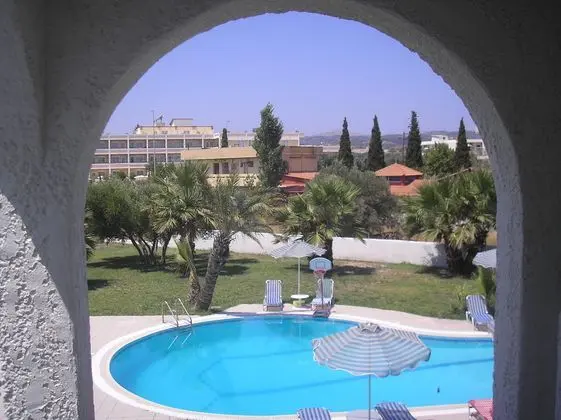 1 Çift Kişilik Veya 2 Tek Kişilik Yatak Pool View