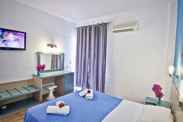 1 Çift Kişilik Veya 2 Tek Kişilik Yatak Pool View