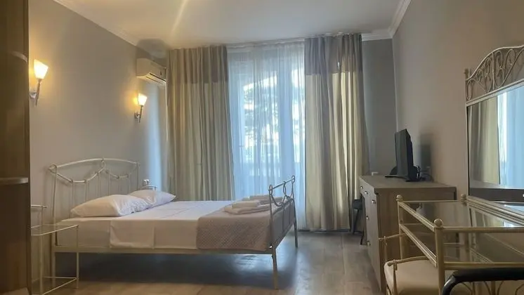 Standard Tek Büyük veya İki Ayrı Yataklı Oda, Kısmi Deniz Manzaralı