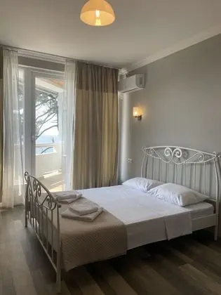 Standard Tek Büyük veya İki Ayrı Yataklı Oda, Kısmi Deniz Manzaralı