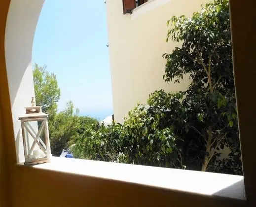 Üç Kişilik Oda, Balkon, Bahçe Manzaralı