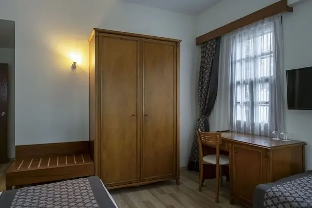 Deluxe Üç Kişilik Oda, Birden Çok Yatak, Sigara İçilmez, Bahçe Manzaralı