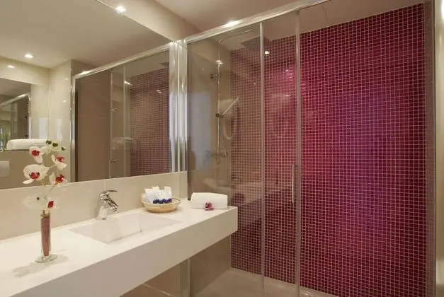 Standard Tek Büyük Yataklı Oda, Balkon, Deniz Manzaralı (with child)