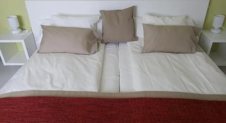 Standard Tek Büyük veya İki Ayrı Yataklı Oda, 1 Yatak Odası, Dağ Manzaralı (2 adults + 1 child)