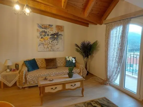 Zoi Luxurious Retreat