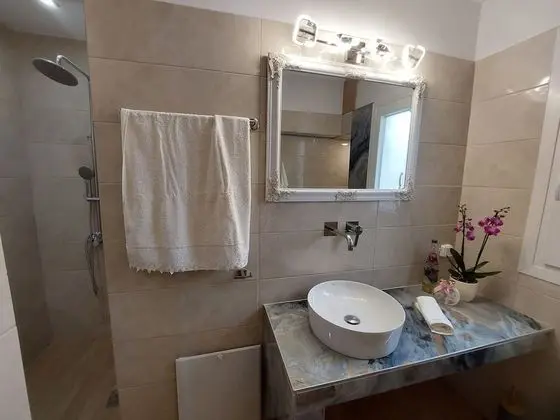 Zoi Luxurious Retreat